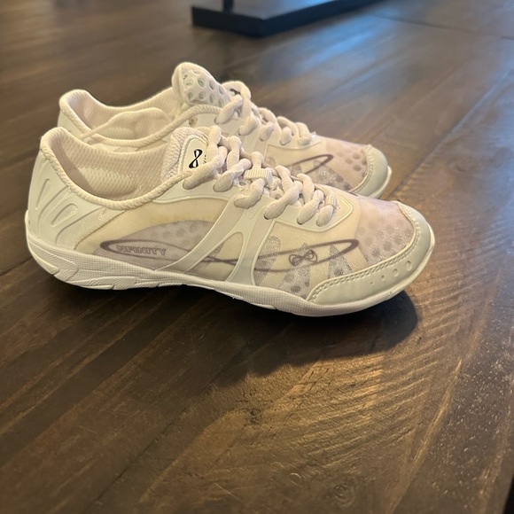 NFINITY Other - NFINITY VENGEANCE SIZE 4 YOUTH CHEER SHOES NFS-1010-00